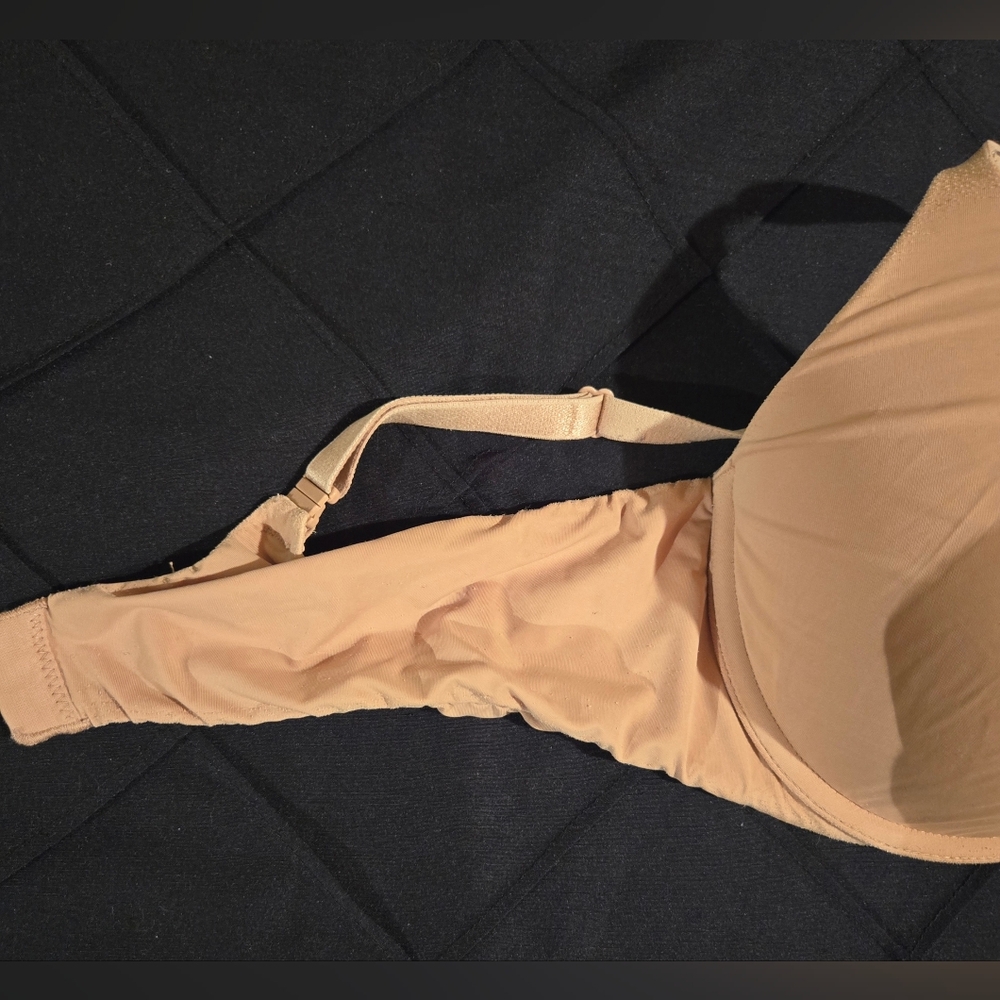 **SOLD 👙**Victoria's Secret Nude Bra - Picture 3 of 10